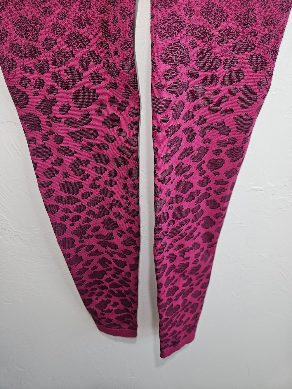 ABS2B Wild Seamless Magenta Scrunch Leggings Small Leopard Cheetah Print Gym - Picture 9 of 11